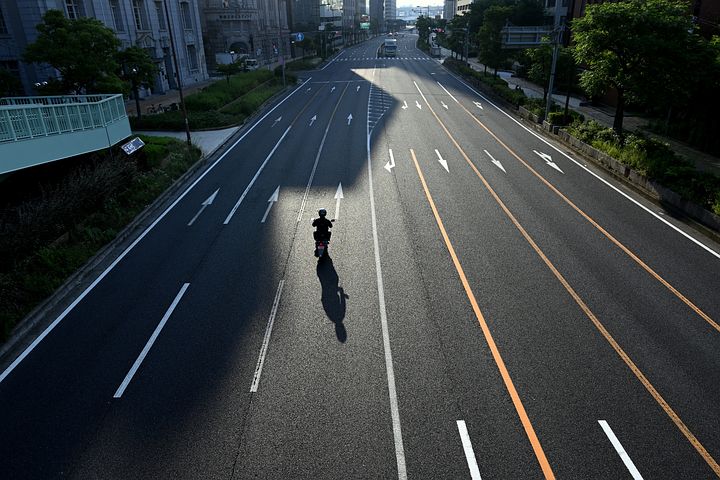 梦见别人耳朵里掏出很大异物是什么意思