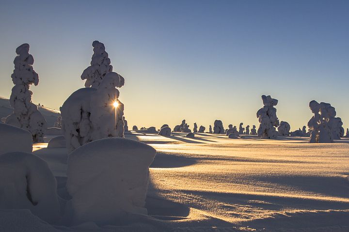 梦见别人疏通水沟并掉进水里是什么意思