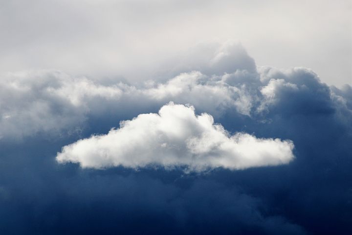 梦见房顶塌了一块但没有透雨是什么意思